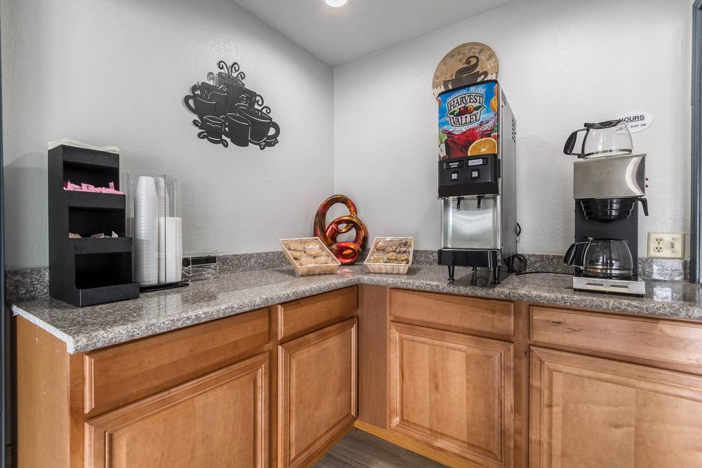Scottish Inn And Suites Tomball Eksteriør billede