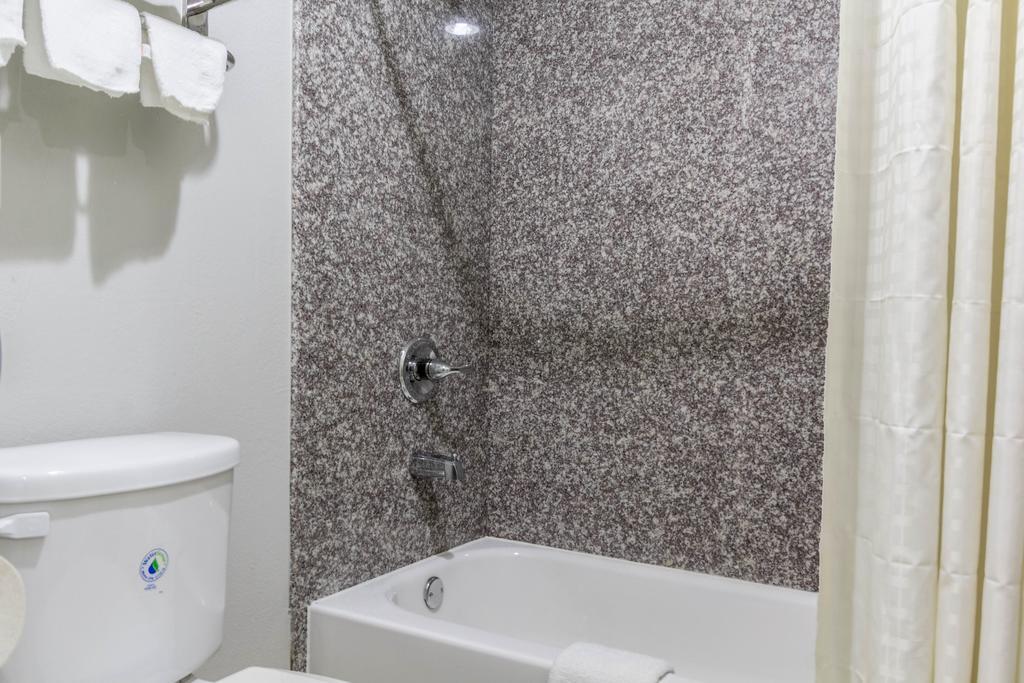 Scottish Inn And Suites Tomball Eksteriør billede