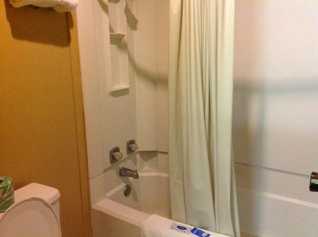Scottish Inn And Suites Tomball Værelse billede